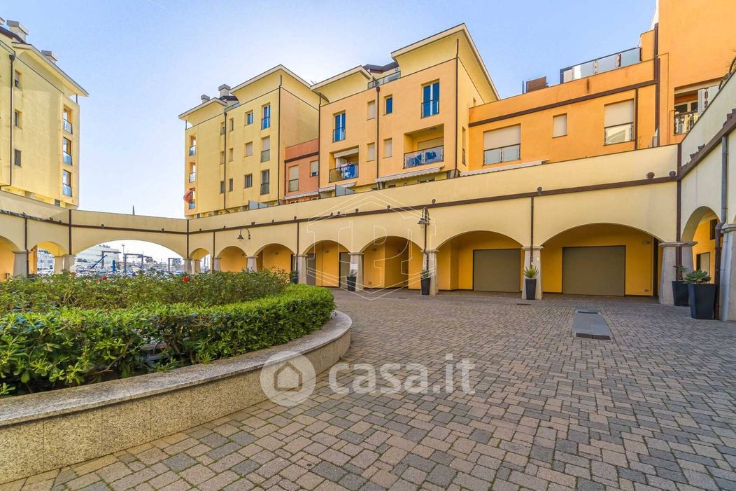 Appartamento in Vendita in Via Luigi Cibrario a Genova