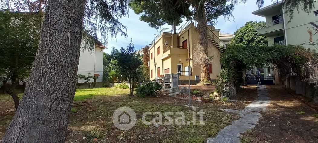 Villa in Vendita in Via Nicola Fabrizi 44 a Genova