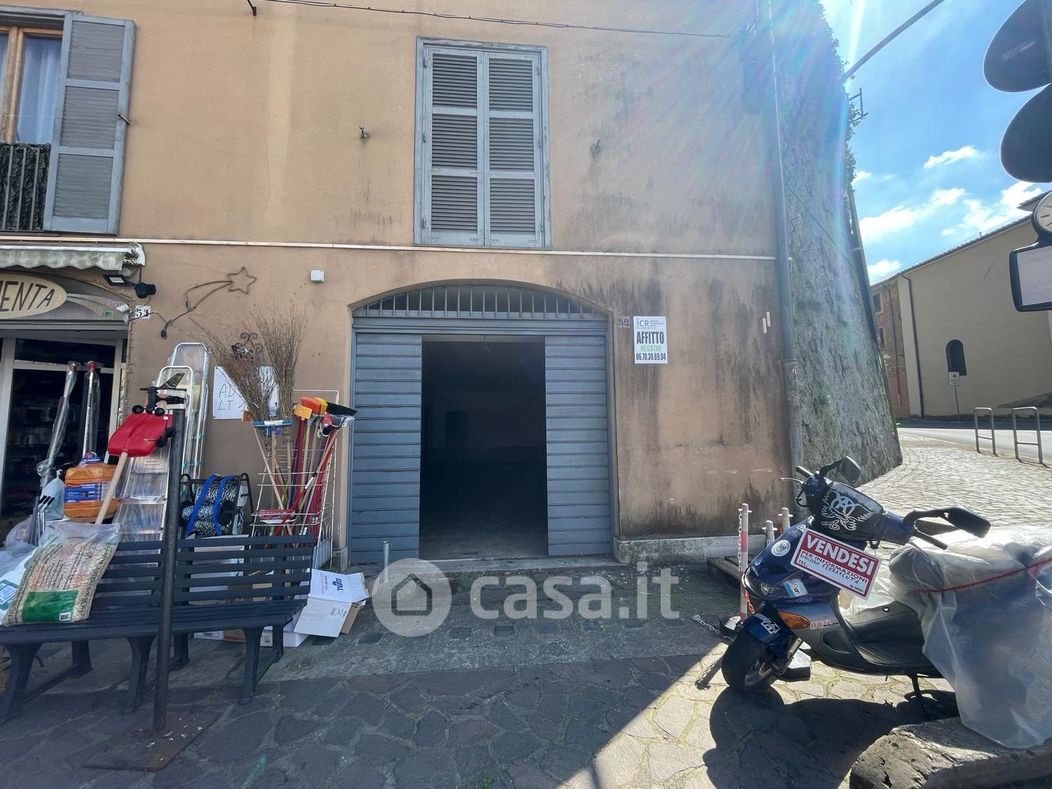 Negozio/Locale commerciale in Affitto in Piazza Roma 52 a Nemi