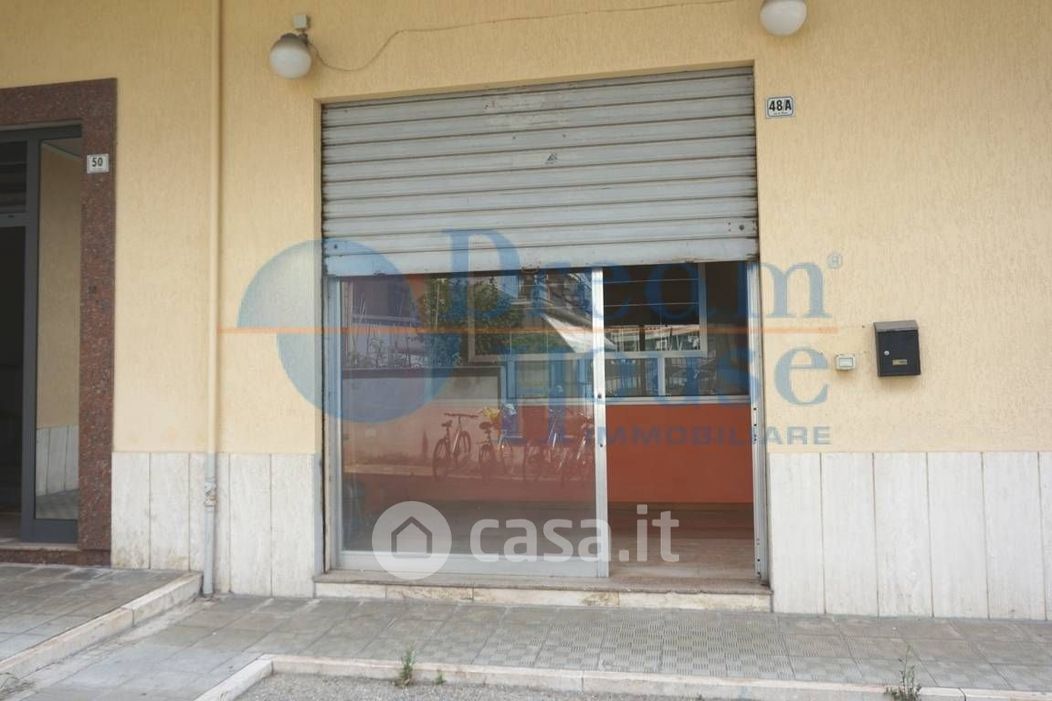 Negozio/Locale commerciale in Vendita in Via Aldo Moro 48 a Martinsicuro
