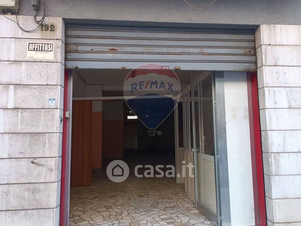 Negozio/Locale commerciale in Vendita in Via Scipione Crisanzio 192 a Bari