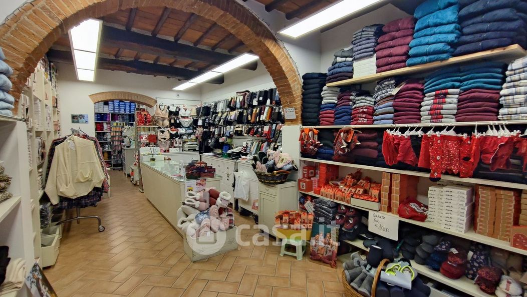 Negozio/Locale commerciale in Vendita in Via Chiantigiana a Bagno a Ripoli