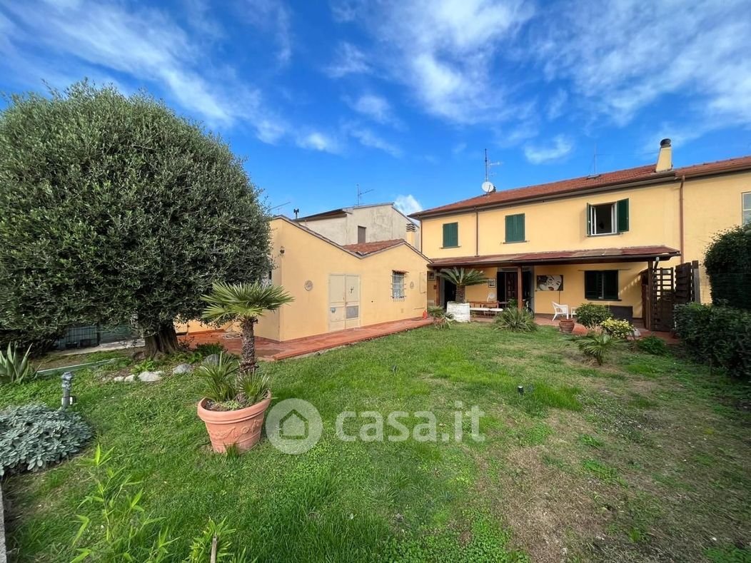 Casa Bi/Trifamiliare in Vendita in Via Giacomo Brodolini 42 a San Giuliano Terme