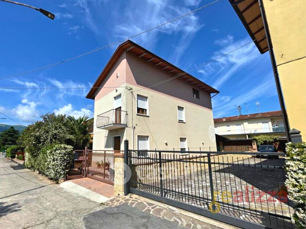 Casa indipendente in Vendita in Strada Tiberina Nord 1 a Perugia