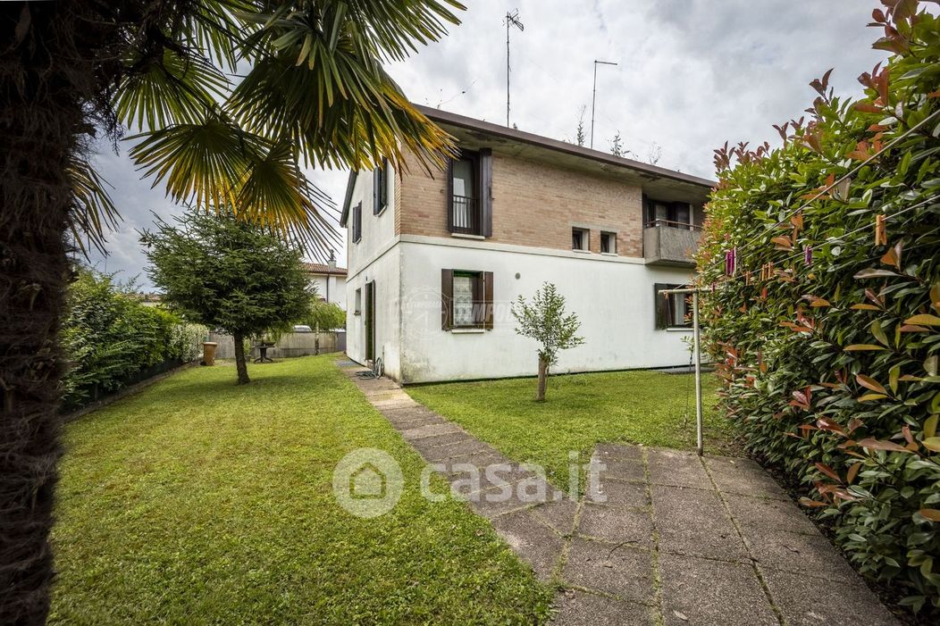 Casa Bi/Trifamiliare in Vendita in Strada di Santa Bona Vecchia 88 a Treviso