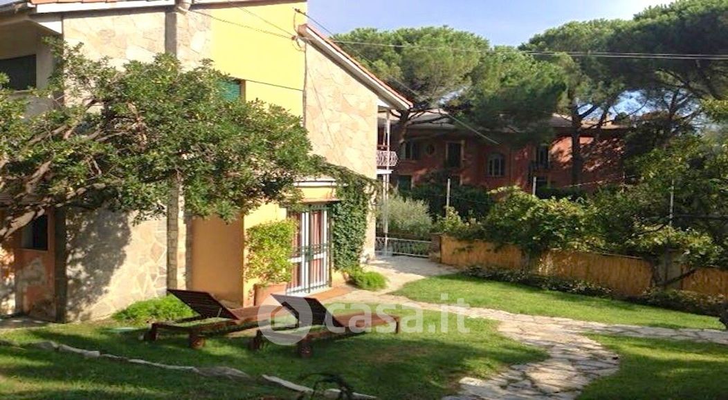 Appartamento in Affitto in Via privata DELLA PERGOLA 6 a Rapallo