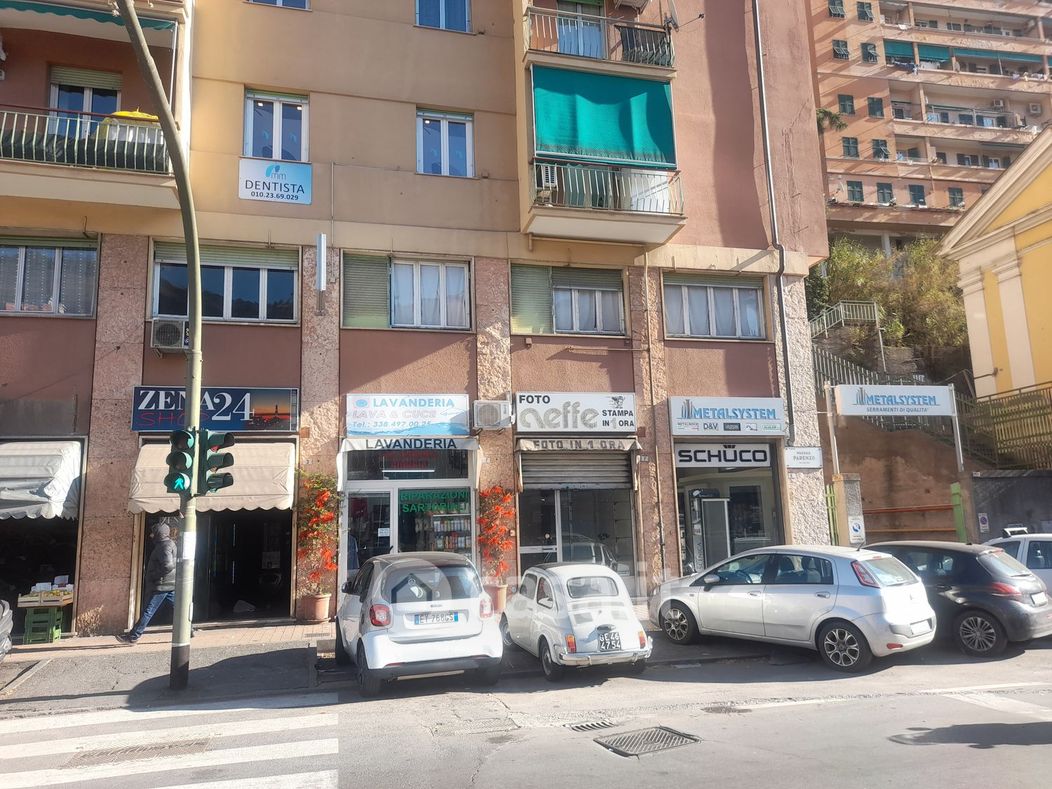 Negozio/Locale commerciale in Affitto in Piazzale Parenzo 1 a Genova