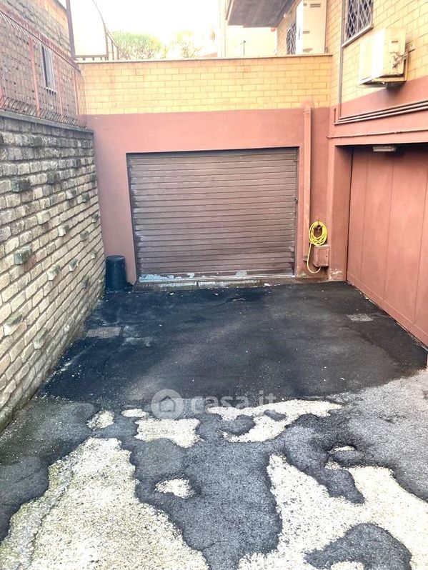 Garage/Posto auto in Vendita in Via Termini Imerese a Roma