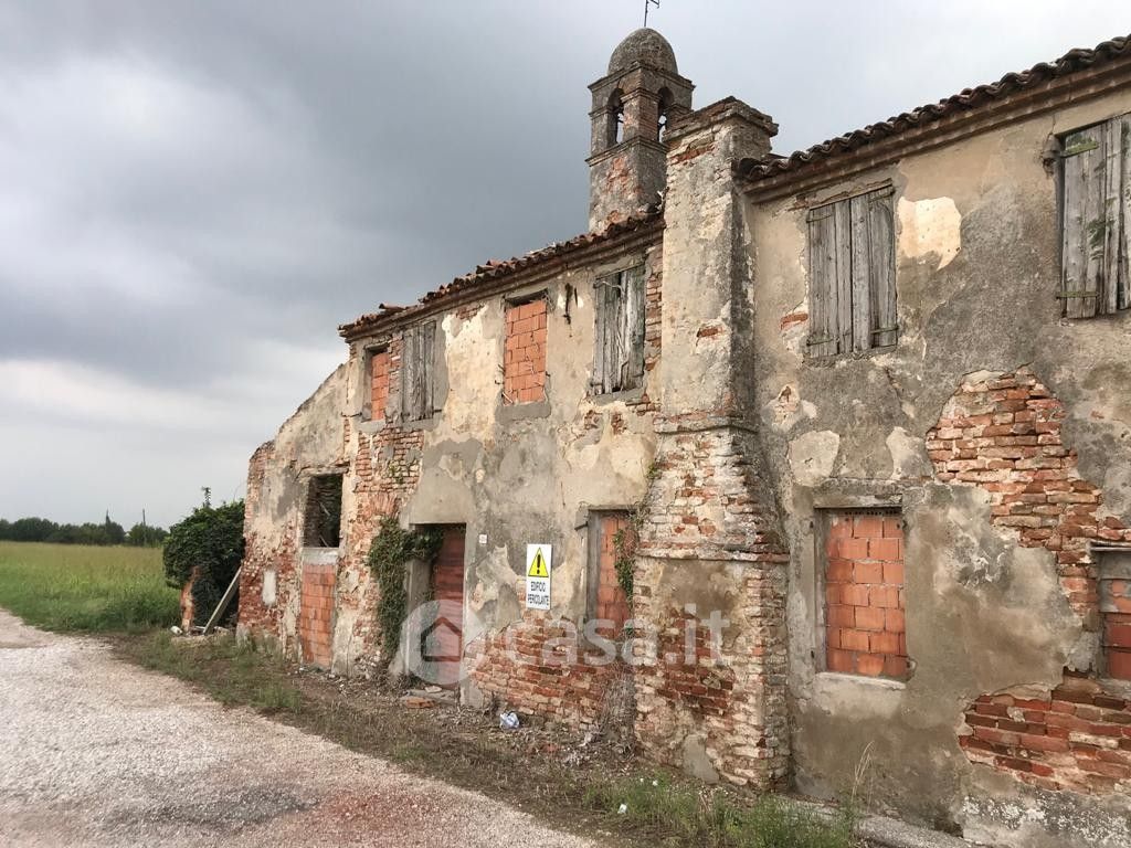 Rustico/Casale in Vendita in a Albaredo d'Adige
