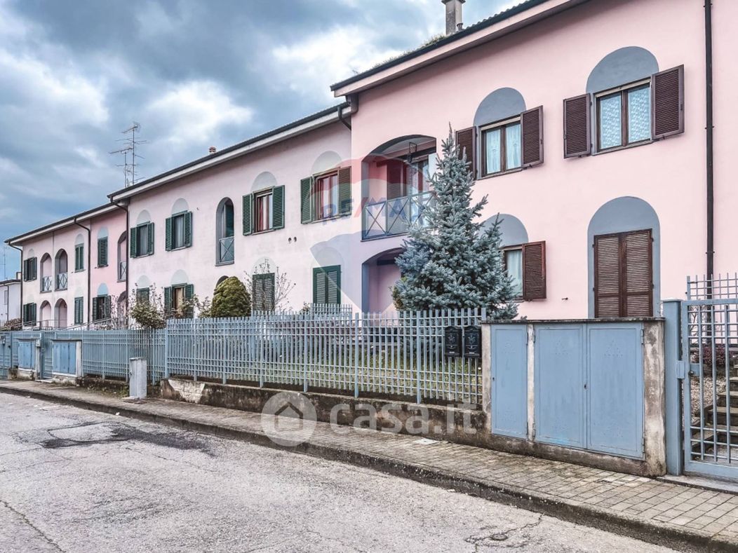 Appartamento in Vendita in Via Giuseppe Raviglione 9 a Vercelli