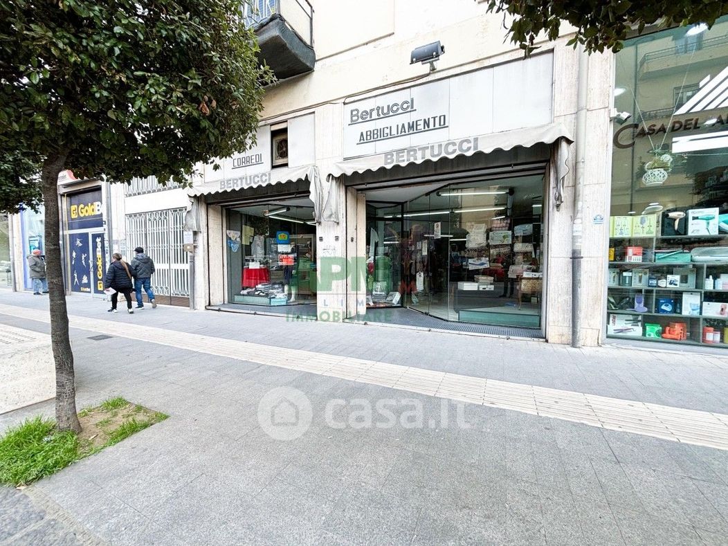 Negozio/Locale commerciale in Vendita in Corso Luigi Fera 18 a Cosenza