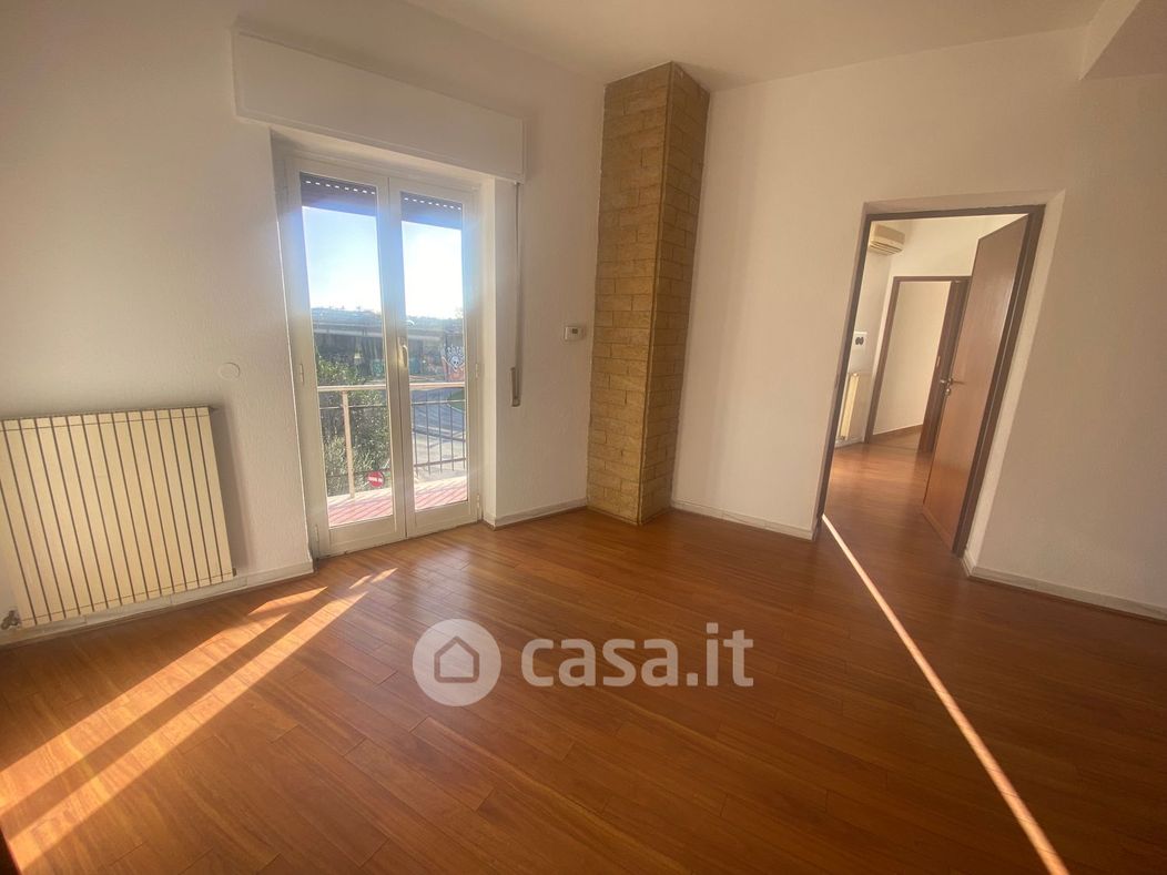 Appartamento in Vendita in Via Salvatore Gasbarra a Roma