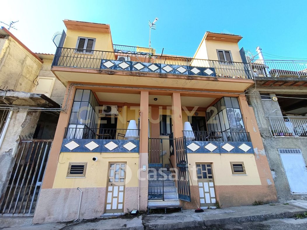 Casa Bi/Trifamiliare in Vendita in a Messina