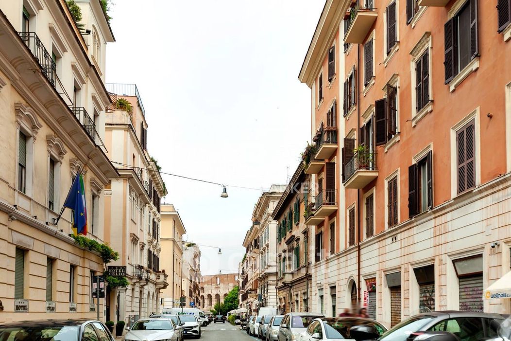 Appartamento in Vendita in Via dei SS. Quattro a Roma