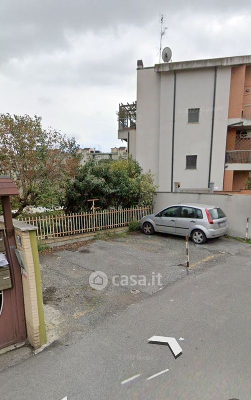 Garage/Posto auto in Vendita in Via alenda a Roma