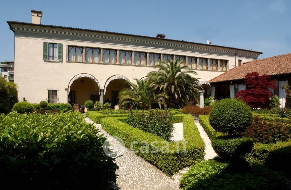 Villa in Vendita in Via FABIO FILZI 99 a Brescia