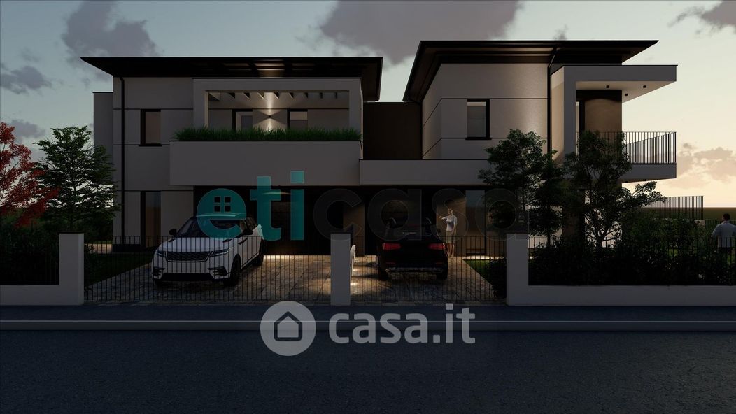 Villa in Vendita in Via Salvo d'Acquisto a Piacenza