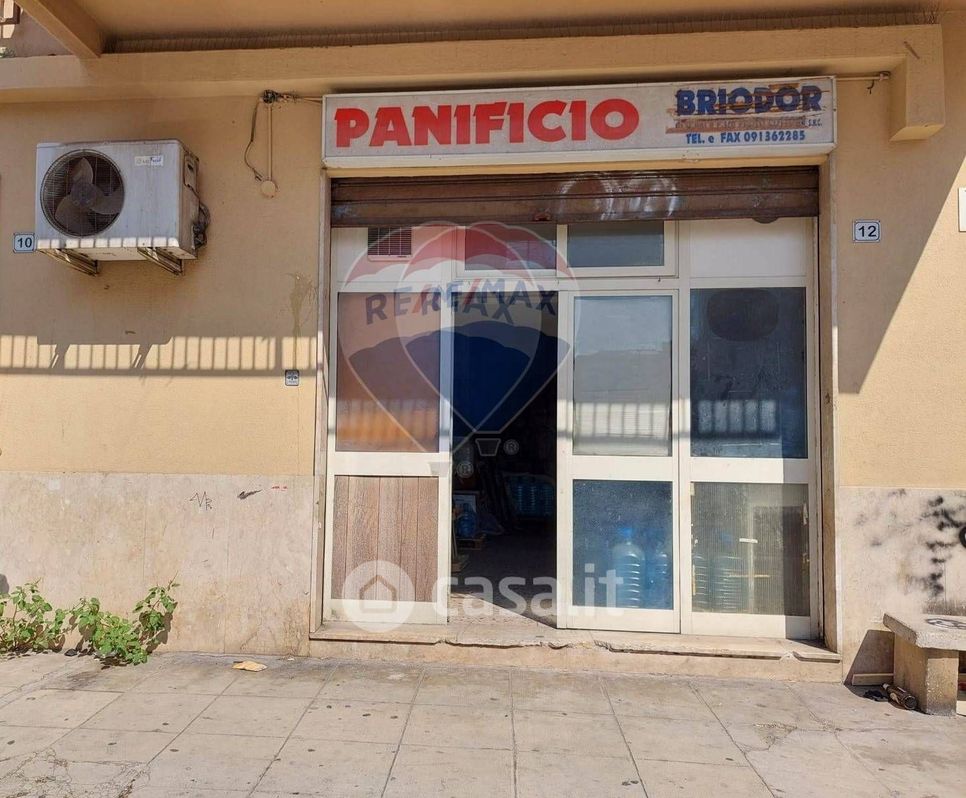 Negozio/Locale commerciale in Vendita in Via Ruggero Loria 12 a Palermo