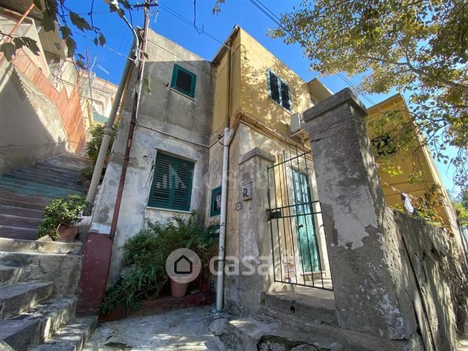 Appartamento in Vendita in Via Giarre a Messina