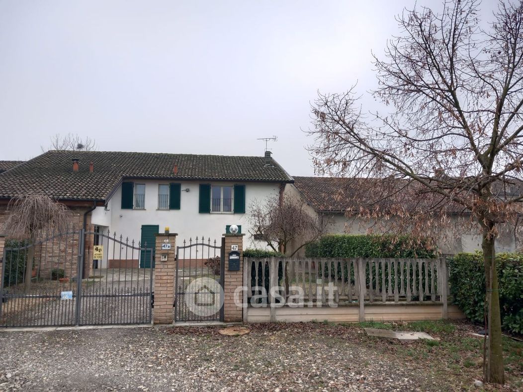 Casa Bi/Trifamiliare in Vendita in Via CASONI a Alessandria