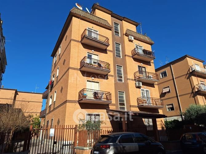 Appartamento in Affitto in Via Montecassiano a Roma