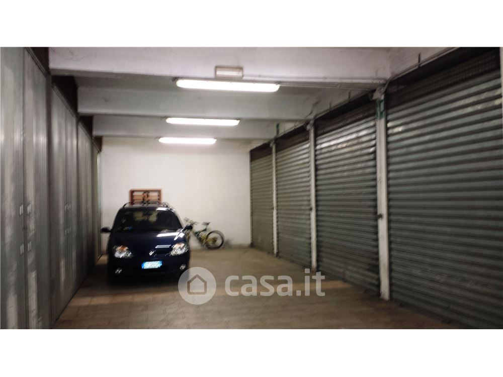 Garage/Posto auto in Vendita in Via Carolina Invernizio 34 a Torino