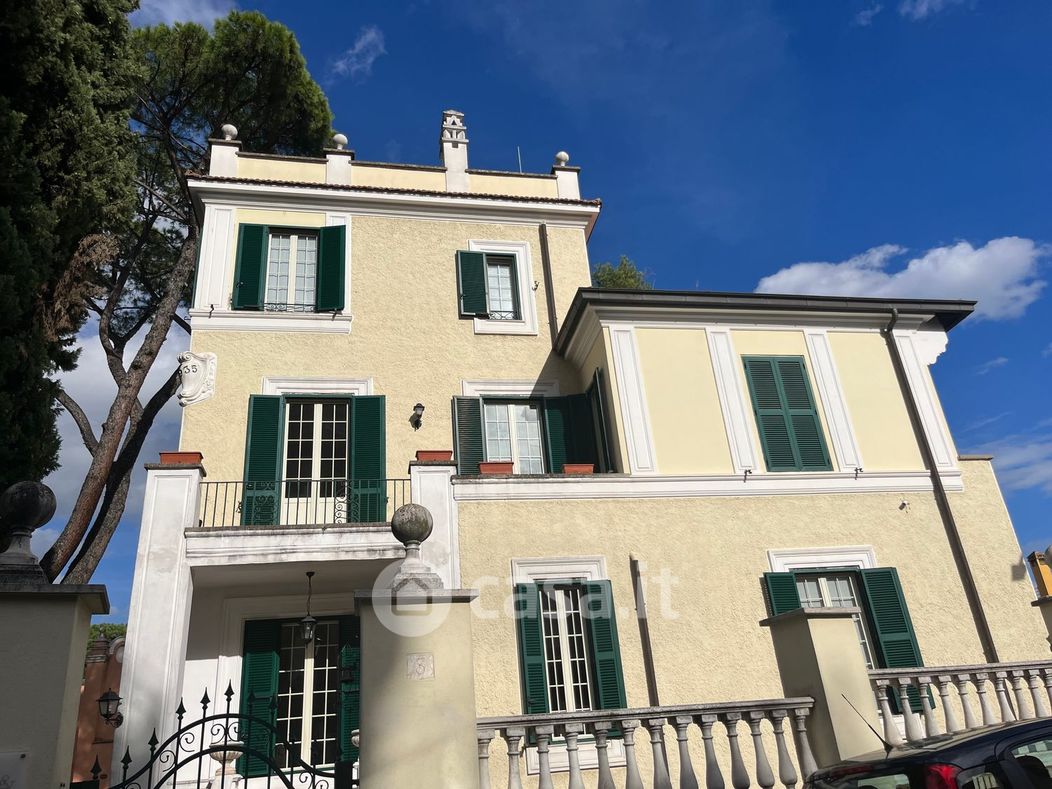 Villa in Affitto in Via Capo Peloro 3 a Roma