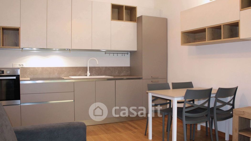 Appartamento in Affitto in Via Ercole Oldofredi 45 a Milano