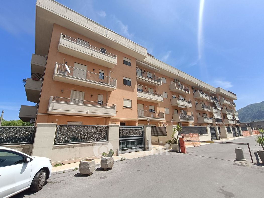 Appartamento in Vendita in Via Giovanni Villani a Palermo