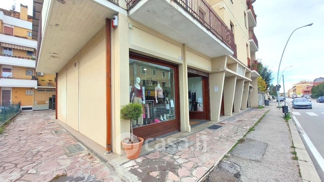 Negozio/Locale commerciale in Affitto in Via Guglielmo Marconi a Spoleto