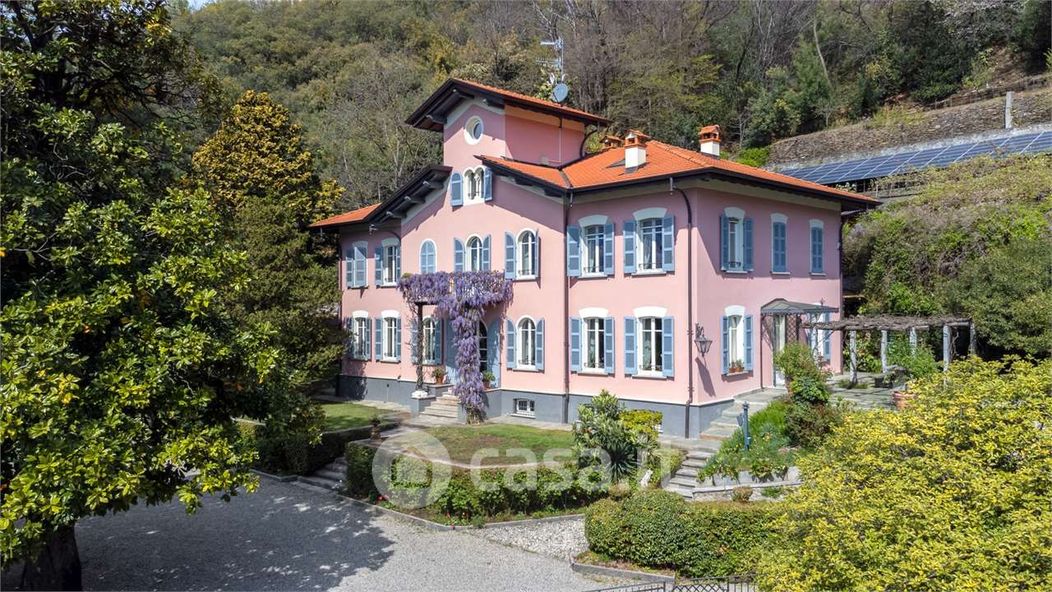 Villa in Vendita in Via Canale 2 a Verbania