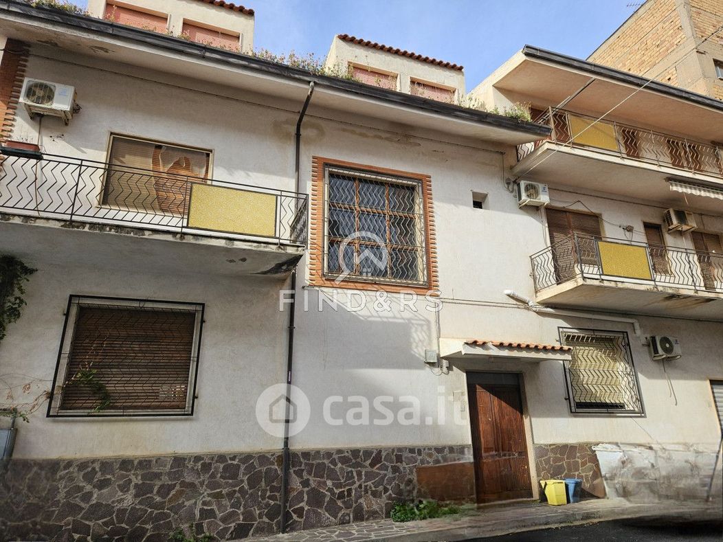 Palazzo in Vendita in Via Eremo Condera a Reggio Calabria