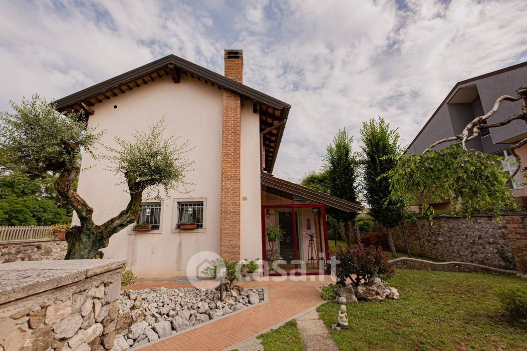 Villa in Vendita in Via Lumignacco 247 a Udine