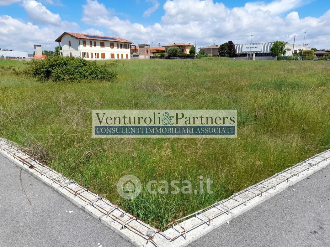 Terreno edificabile in Vendita in Via Cavour a Montichiari