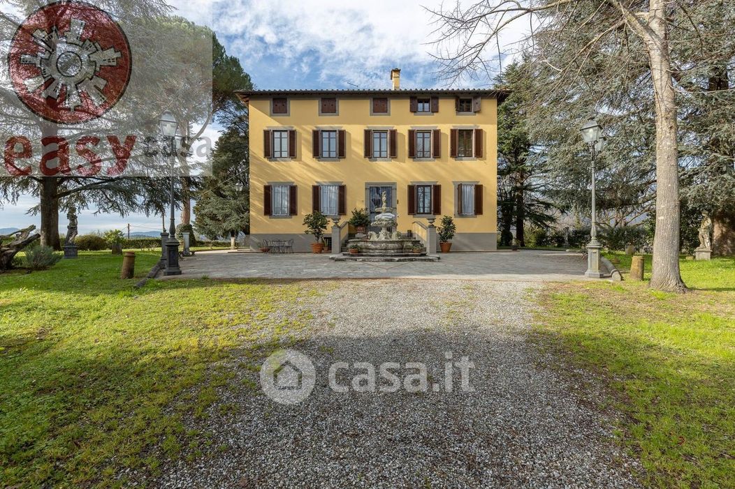 Villa in Vendita in Via di Poggio 48 a Lucca