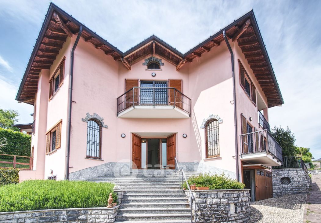 Villa in Vendita in Via Cardina 42 a Como