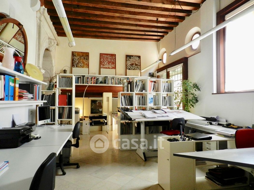 Ufficio in Affitto in Santa Croce 2005 a Venezia