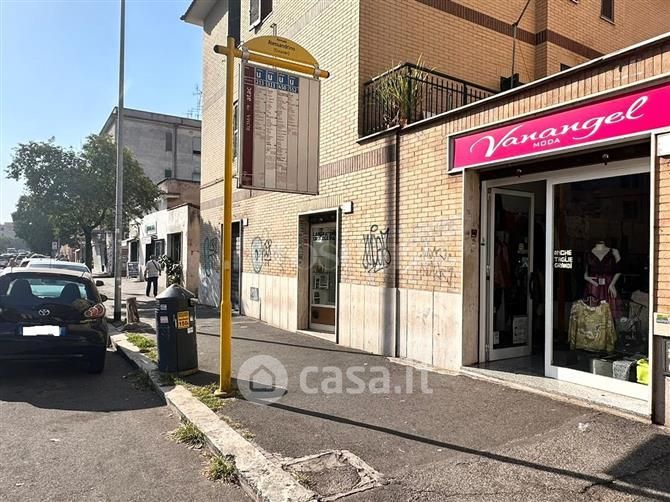 Negozio/Locale commerciale in Vendita in Viale Alessandrino a Roma