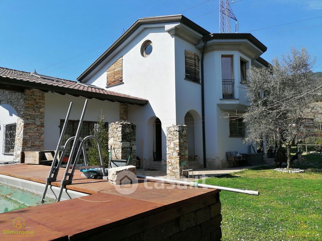 Villa in Vendita in Via San Lorenzo 9 a Massa