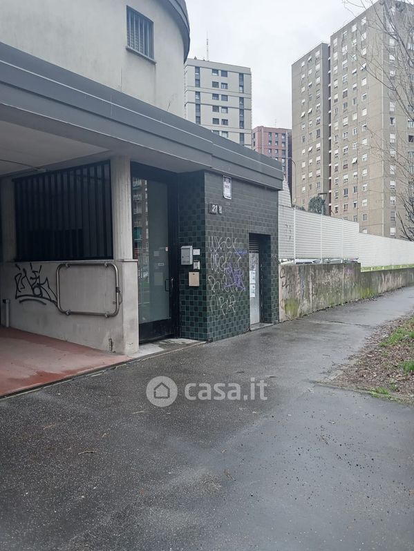 Garage/Posto auto in Affitto in Viale Ca' Granda 21 a Milano