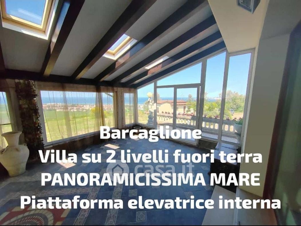 Villa in Vendita in Strada Barcaglione a Ancona