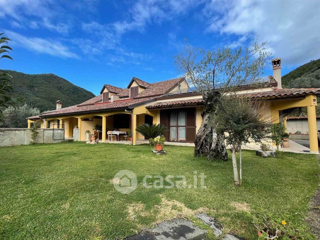 Villa in Vendita in Via s. anselmo a Giffoni Valle Piana