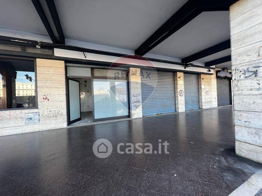 Negozio/Locale commerciale in Affitto in Via Giuseppe Capruzzi 252 a Bari