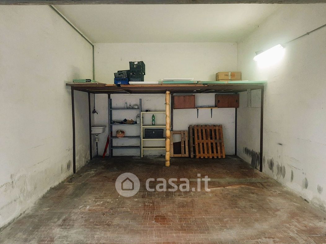 Garage/Posto auto in Vendita in Via Tuscolana 717 a Roma
