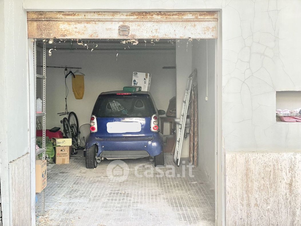 Garage/Posto auto in Vendita in Via Privata del Parco Comola Ricci a Napoli