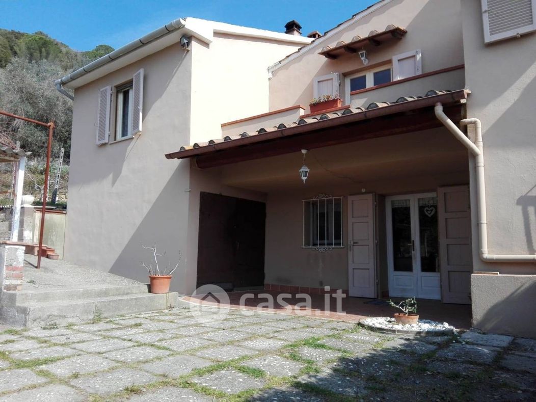 Casa Bi/Trifamiliare in Vendita in Via Per Montescudaio 69 a Riparbella