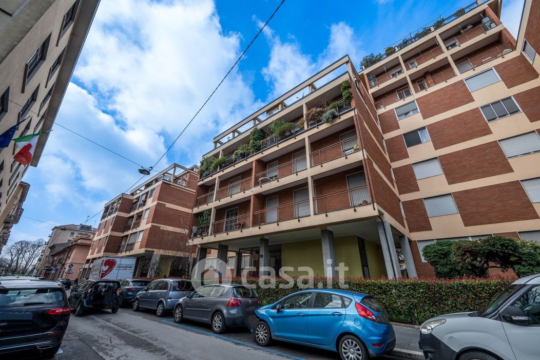 Appartamento in Vendita in Via Monte Popera 11 a Milano