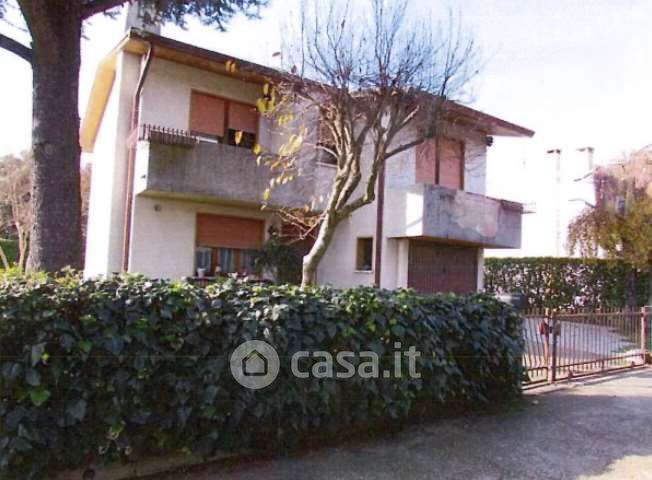 Casa Bi/Trifamiliare in Vendita in Via Schiavonesca Vecchia a Volpago del Montello
