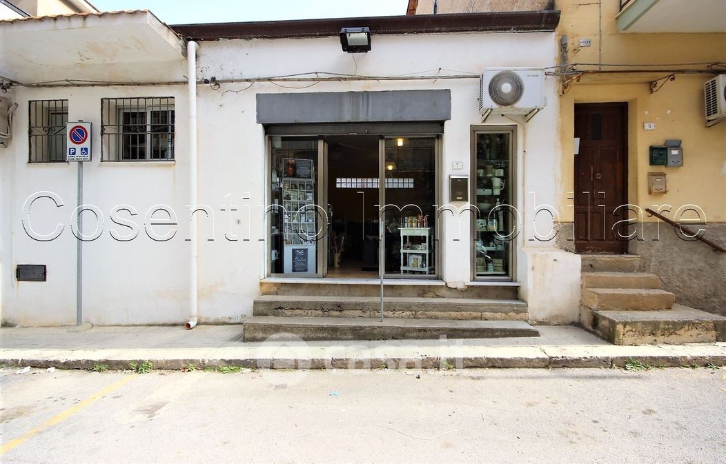 Negozio/Locale commerciale in Vendita in Via Salvatore Santamaura a Altofonte