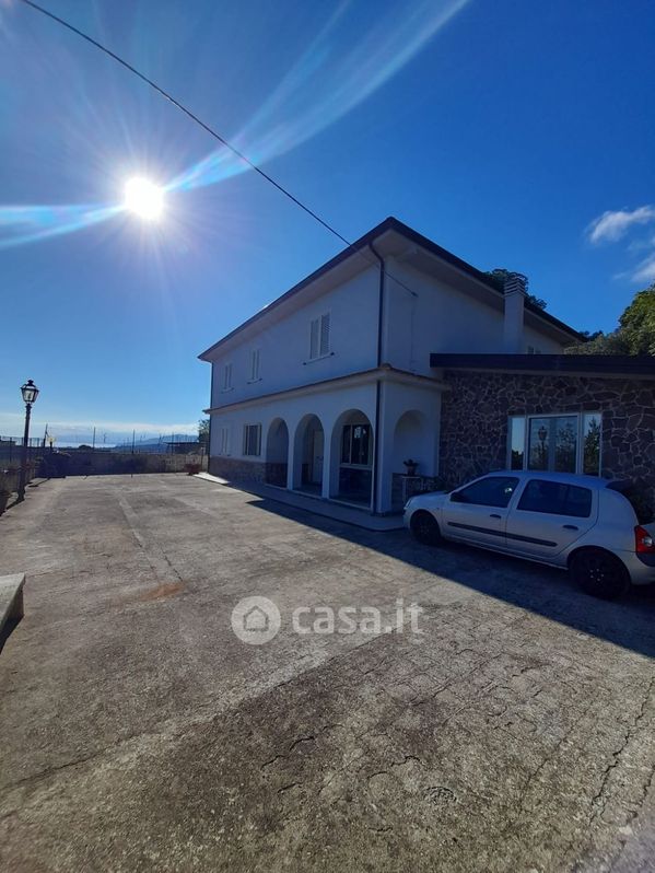 Villa in Vendita in Via Civitavecchia a Catanzaro
